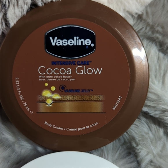 Bundle of 4 Dove & Vaseline body cream - Picture 3 of 4